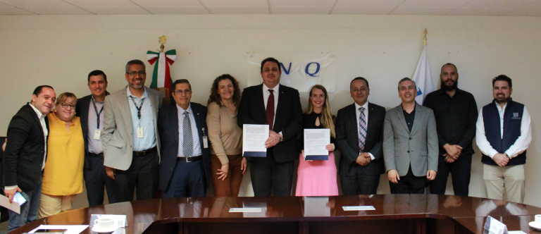 Firma de Convenio entre SENEAM y la Universidad Aeronáutica en Querétaro.